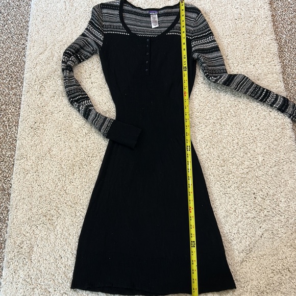 PATAGONIA M Rios style lambs wool blend sweater dress in black and white - Picture 6 of 8
